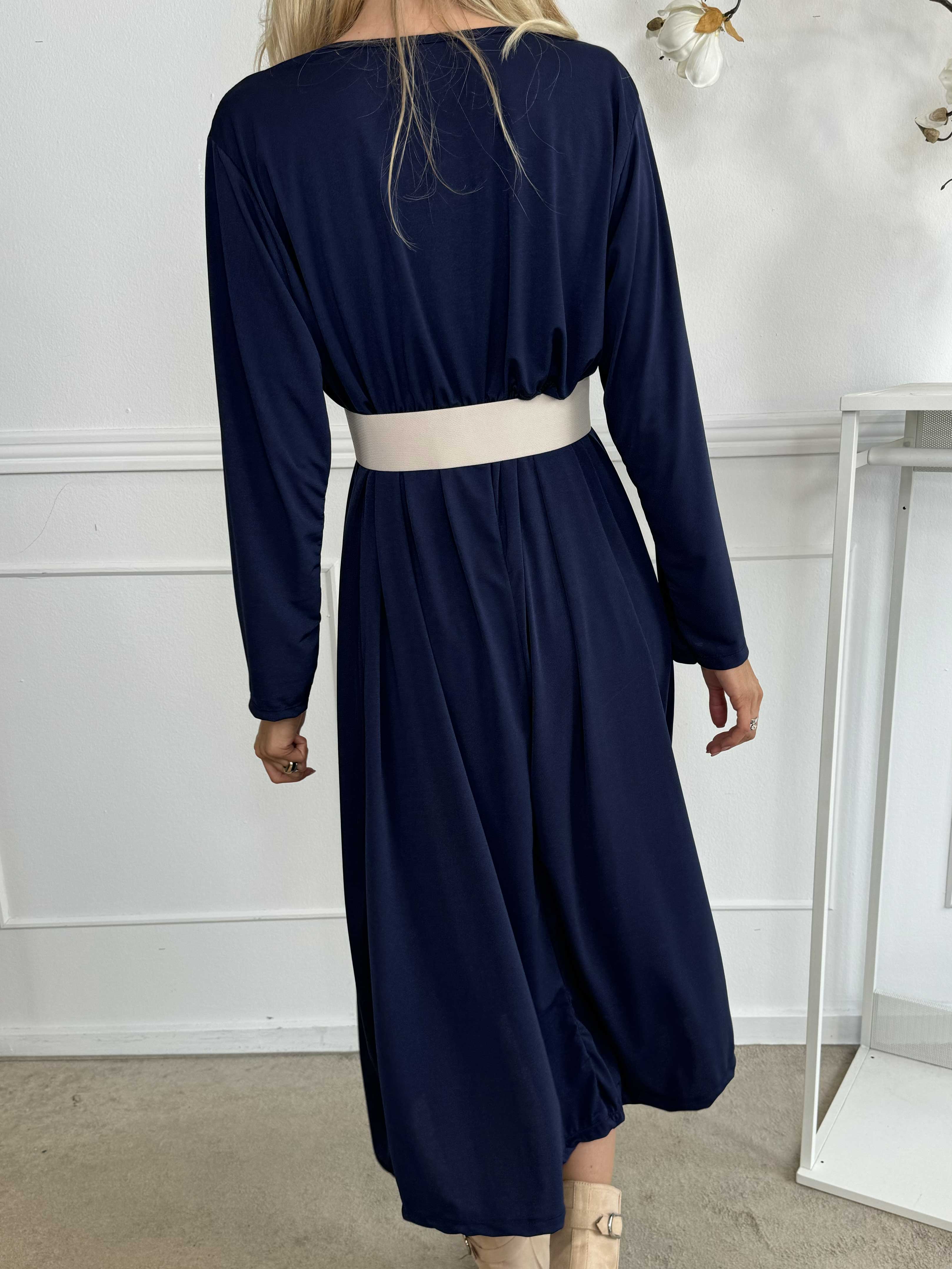 Nelly Plain - Elastisk enfärgad klänning i viskos